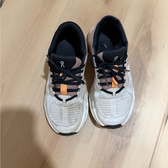 On running cloud runner 8.5 women - Picture 1 of 4